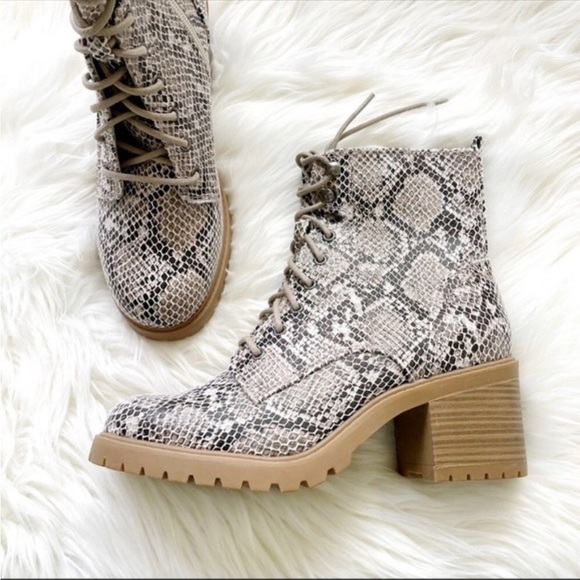 🆕 NIB High heel ankle booties. Lace up combat boots side zipper Python print - Picture 3 of 4